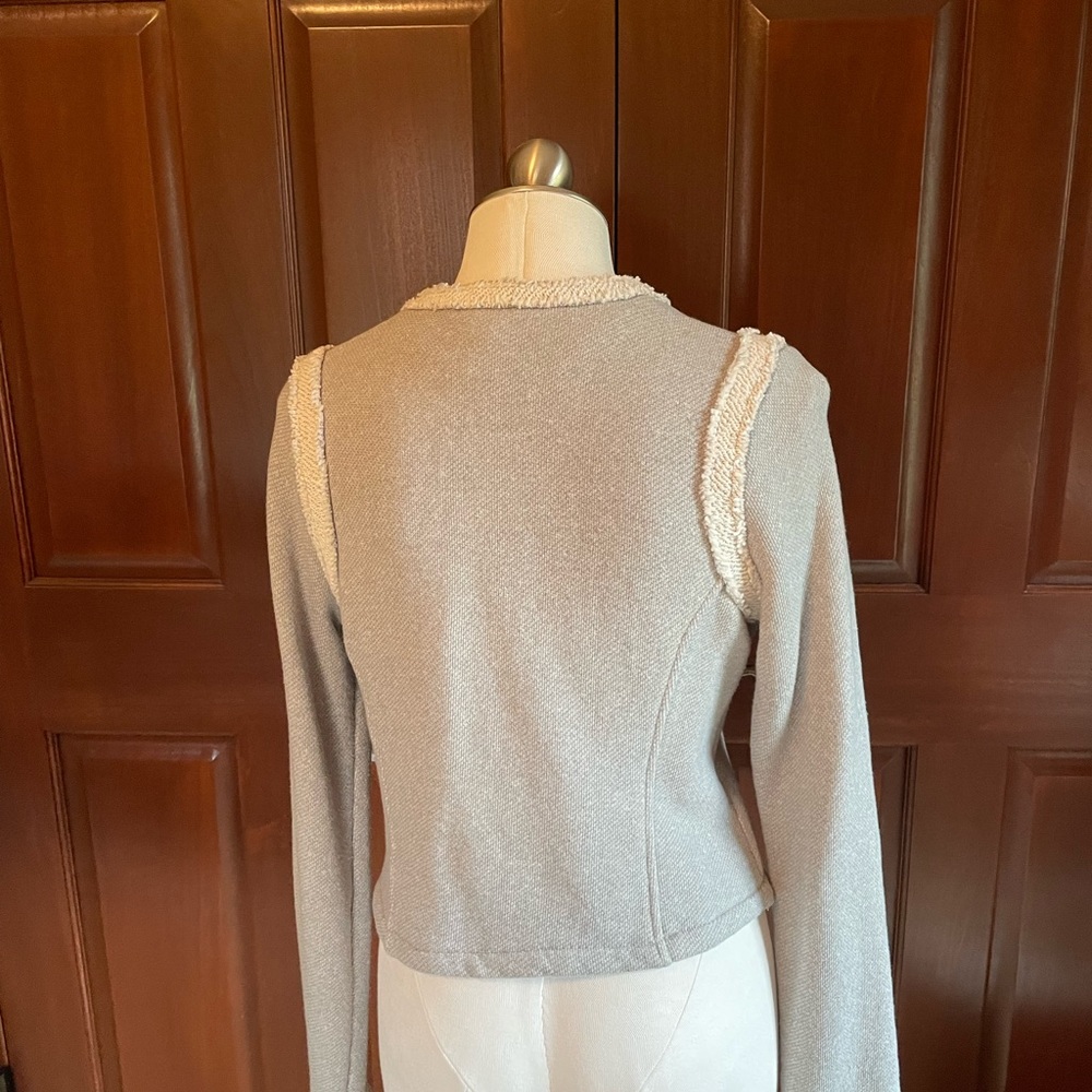 Ladies, gray zip up cardigan, size medium from GAP. Excellent condition. - Picture 4 of 6